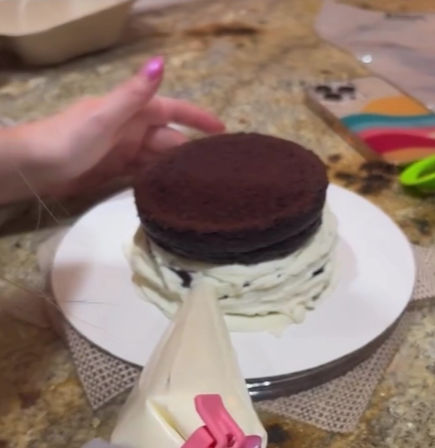 Bubbles & Buttercream: BYOB Mobile Cake Decorating Party image 5