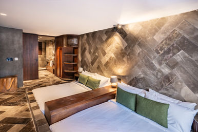 Jungle Green Luxe Penthouse + Private Rooftop Pool image 22