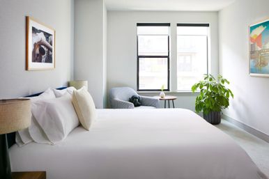 Sentral East Austin: Vibrant 6th Street, Resort Pool + Fire Pit image 17