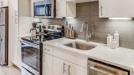 Sentral East Austin: Vibrant 6th Street, Resort Pool + Fire Pit image 26