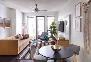 Sentral East Austin: Vibrant 6th Street, Resort Pool + Fire Pit image 7