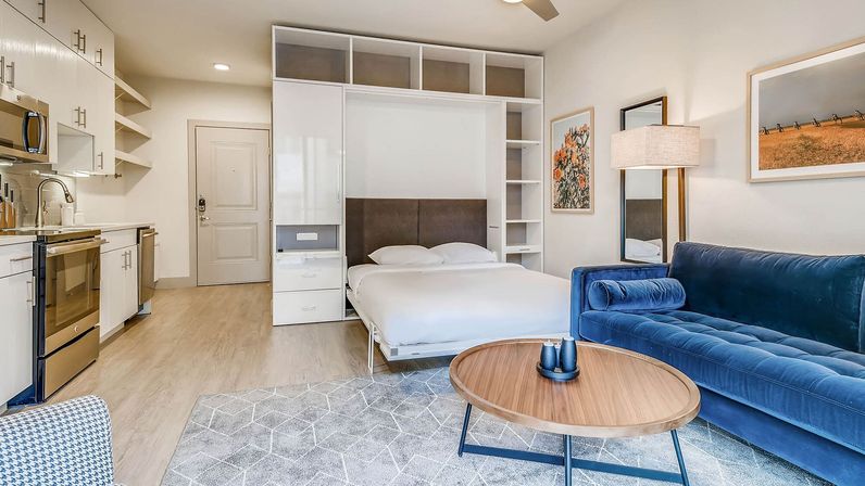 Sentral East Austin: Vibrant 6th Street, Resort Pool + Fire Pit image 16