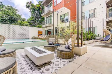 Sentral East Austin: Vibrant 6th Street, Resort Pool + Fire Pit image 1