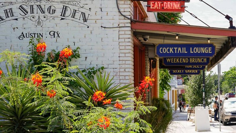 Sentral East Austin: Vibrant 6th Street, Resort Pool + Fire Pit image 36