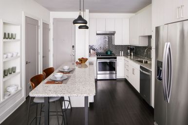 Sentral East Austin: Vibrant 6th Street, Resort Pool + Fire Pit image 19