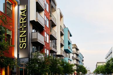 Sentral East Austin: Vibrant 6th Street, Resort Pool + Fire Pit image 35