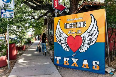 Sentral East Austin: Vibrant 6th Street, Resort Pool + Fire Pit image 37