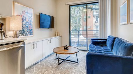 Sentral East Austin: Vibrant 6th Street, Resort Pool + Fire Pit image 8