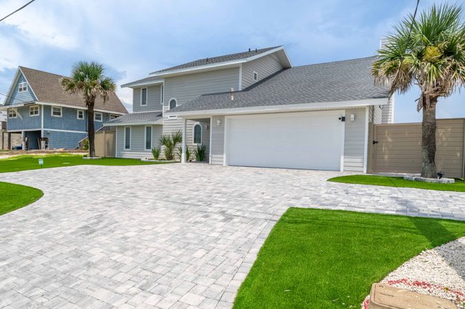 Beachside Paradise: Remodeled 4BR in South Ponte Beach image 6
