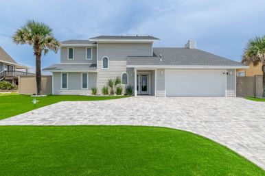 Beachside Paradise: Remodeled 4BR in South Ponte Beach image 7