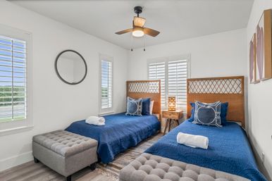 Beachside Paradise: Remodeled 4BR in South Ponte Beach image 26
