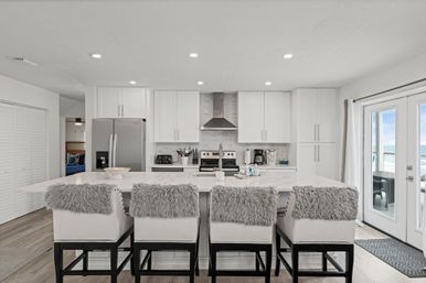 Beachside Paradise: Remodeled 4BR in South Ponte Beach image 15