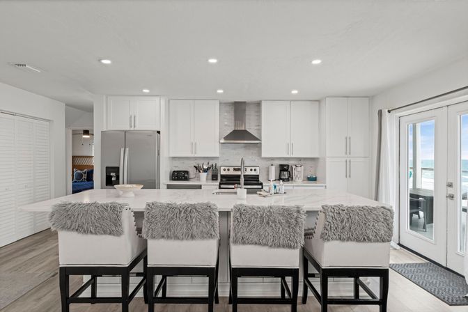 Beachside Paradise: Remodeled 4BR in South Ponte Beach image 15