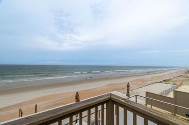 Beachside Paradise: Remodeled 4BR in South Ponte Beach image 40