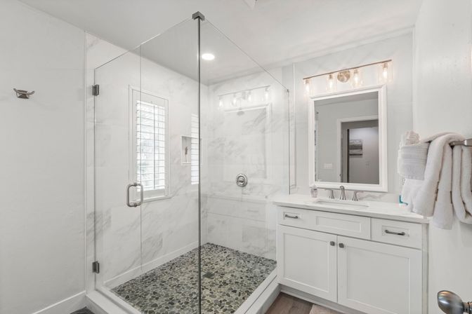 Beachside Paradise: Remodeled 4BR in South Ponte Beach image 34