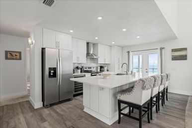 Beachside Paradise: Remodeled 4BR in South Ponte Beach image 14