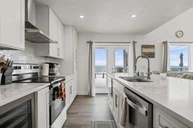 Beachside Paradise: Remodeled 4BR in South Ponte Beach image 16