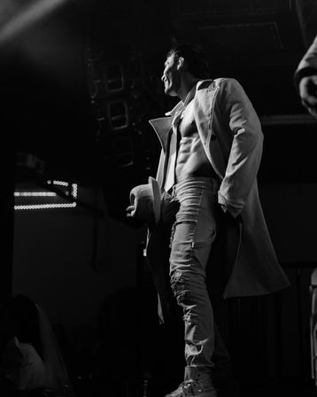 Savannah Sins and Sweets Soiree: Dessert + Bubbly Tour with Burlesque or Male Revue Show image 1