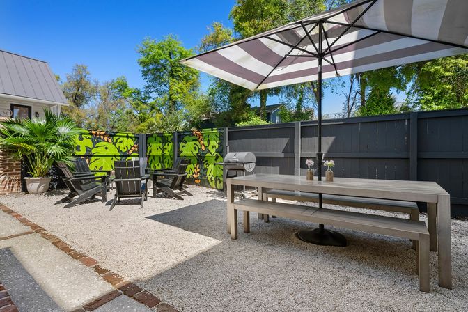 Downtown Oasis: Entire Home + Carriage House image 5