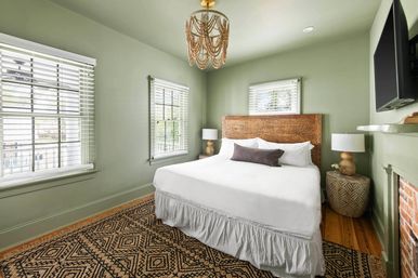 Downtown Oasis: Entire Home + Carriage House image 14