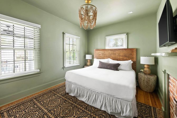Downtown Oasis: Entire Home + Carriage House image 14