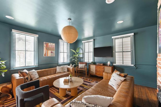 Downtown Oasis: Entire Home + Carriage House image 7