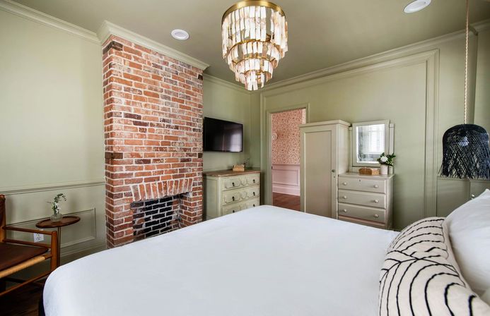 Downtown Oasis: Entire Home + Carriage House image 23