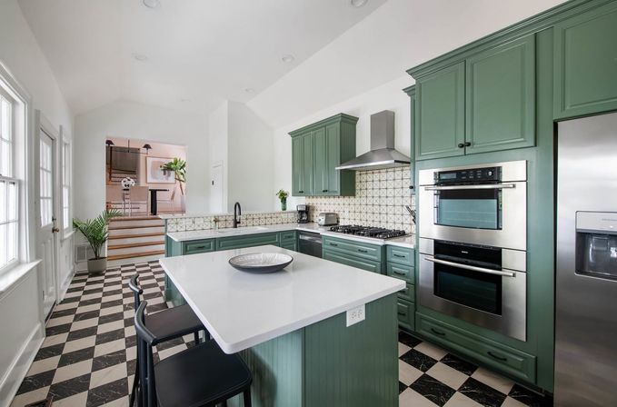 Downtown Oasis: Entire Home + Carriage House image 11