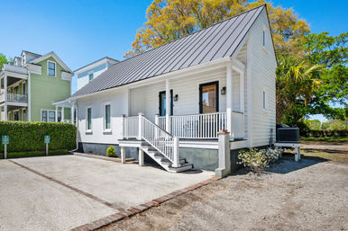 Downtown Oasis: Entire Home + Carriage House image 41
