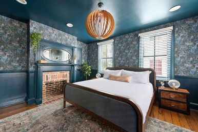Downtown Oasis: Entire Home + Carriage House image 1