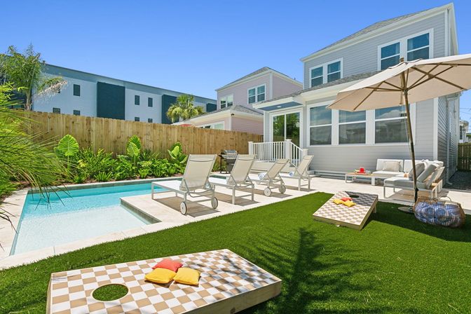 Urban Oasis in the Heart of NOLA with Heated Pool and Parking  image 1