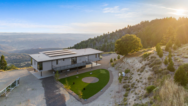 Wander Palamor Mountain: Modern Retreat with Spectacular Views image 5
