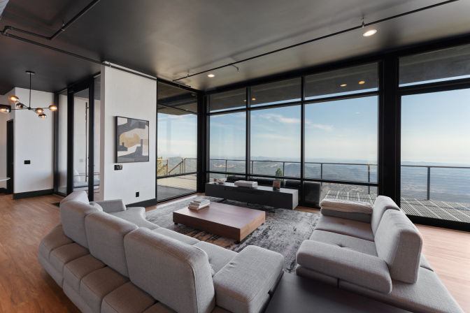 Wander Palamor Mountain: Modern Retreat with Spectacular Views image 10