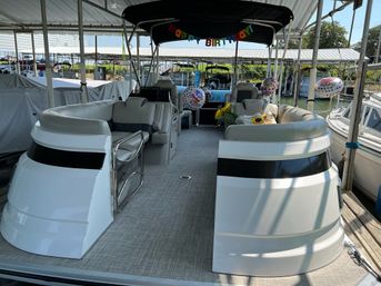 Ultimate Boating Experience: Lakeside Fun in the Sun! image 16