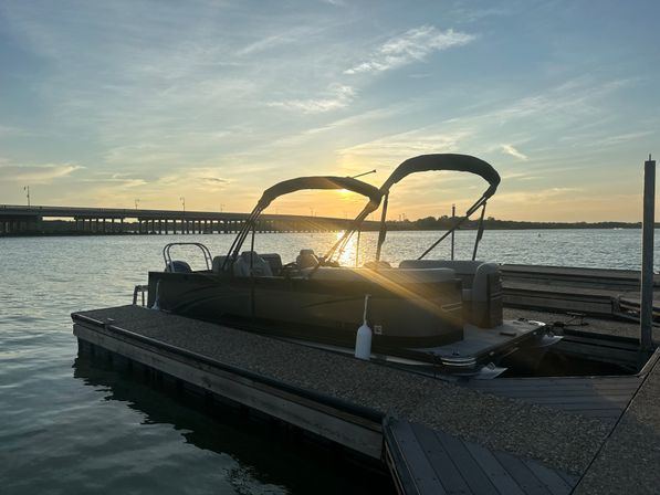 Ultimate Boating Experience: Lakeside Fun in the Sun! image 10
