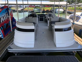 Ultimate Boating Experience: Lakeside Fun in the Sun! image 14