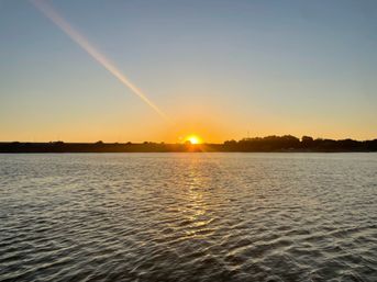 Ultimate Boating Experience: Lakeside Fun in the Sun! image 3
