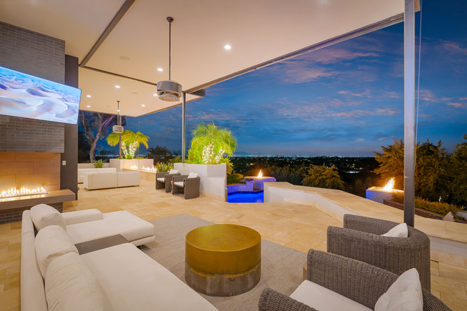 Wander Camelback Canyon: Luxury 5-Bed Estate in Phoenix with Infinity Pool & Courts image 34