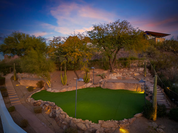 Wander Camelback Canyon: Luxury 5-Bed Estate in Phoenix with Infinity Pool & Courts image 11