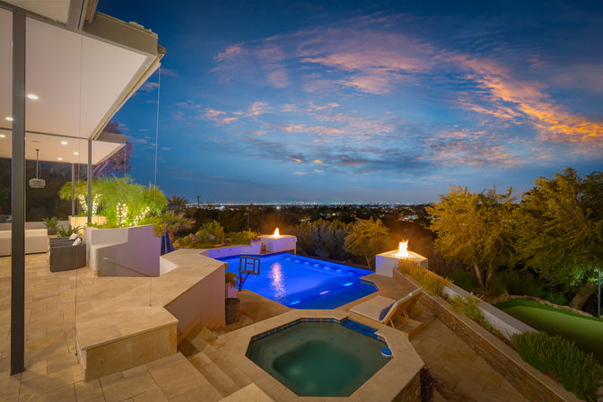 Wander Camelback Canyon: Luxury 5-Bed Estate in Phoenix with Infinity Pool & Courts image 39