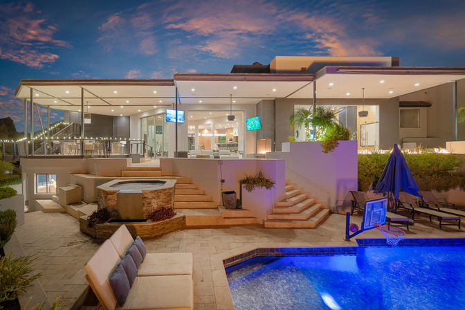 Wander Camelback Canyon: Luxury 5-Bed Estate in Phoenix with Infinity Pool & Courts image 45