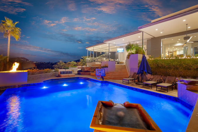 Wander Camelback Canyon: Luxury 5-Bed Estate in Phoenix with Infinity Pool & Courts image 42