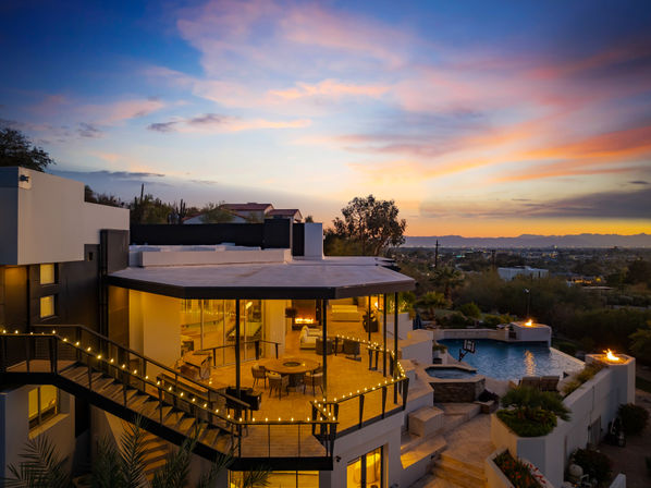 Wander Camelback Canyon: Luxury 5-Bed Estate in Phoenix with Infinity Pool & Courts image 14