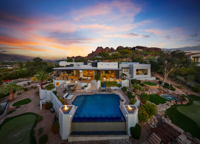 Wander Camelback Canyon: Luxury 5-Bed Estate in Phoenix with Infinity Pool & Courts image 3