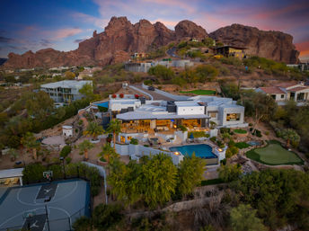 Wander Camelback Canyon: Luxury 5-Bed Estate in Phoenix with Infinity Pool & Courts image 2