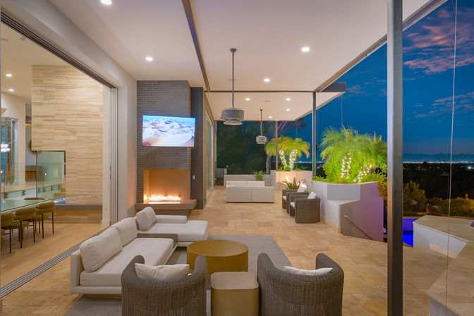 Wander Camelback Canyon: Luxury 5-Bed Estate in Phoenix with Infinity Pool & Courts image 32
