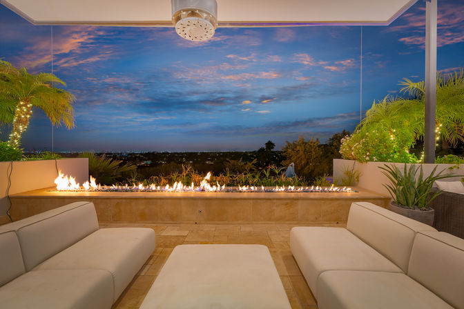 Wander Camelback Canyon: Luxury 5-Bed Estate in Phoenix with Infinity Pool & Courts image 35