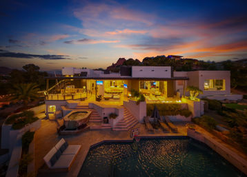 Wander Camelback Canyon: Luxury 5-Bed Estate in Phoenix with Infinity Pool & Courts image 23