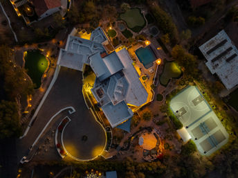 Wander Camelback Canyon: Luxury 5-Bed Estate in Phoenix with Infinity Pool & Courts image 16