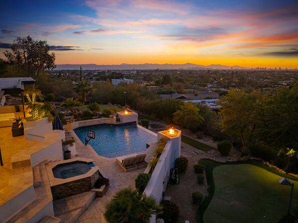Wander Camelback Canyon: Luxury 5-Bed Estate in Phoenix with Infinity Pool & Courts image 15